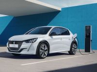 Peugeot e-208 MY2023: più potenza e autonomia fino a 400 km