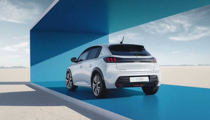 Peugeot e-208 MY2023: più potenza e autonomia fino a 400 km - Foto 3 di 7