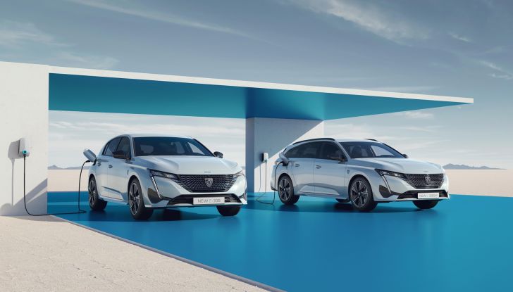 Peugeot e-308: la versione full-electric (anche SW) arriva nel 2023 - Foto 2 di 5