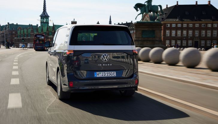 Volkswagen ID.Buzz Cargo: la versione da trasporto arriva in Italia da 47.000 Euro - Foto 2 di 15