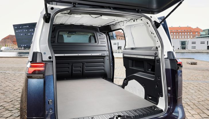 Volkswagen ID.Buzz Cargo: la versione da trasporto arriva in Italia da 47.000 Euro - Foto 8 di 15