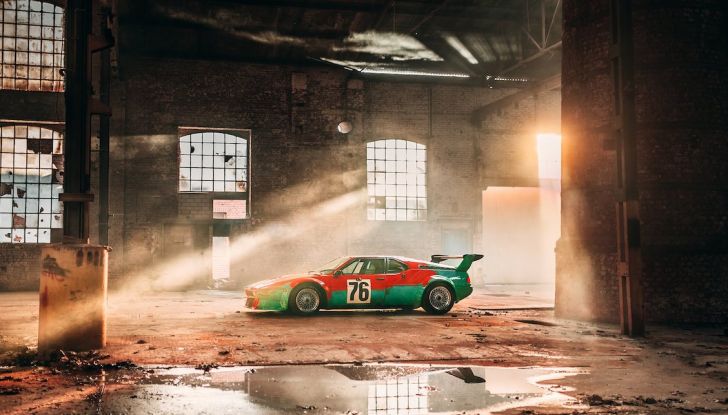La BMW M1 dipinta da Andy Warhol protagonista di una mostra a Milano - Foto 1 di 10