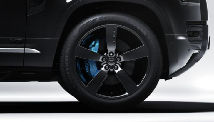 Le Land Rover Defender di James Bond protagoniste di un’asta da record - Foto 7 di 9