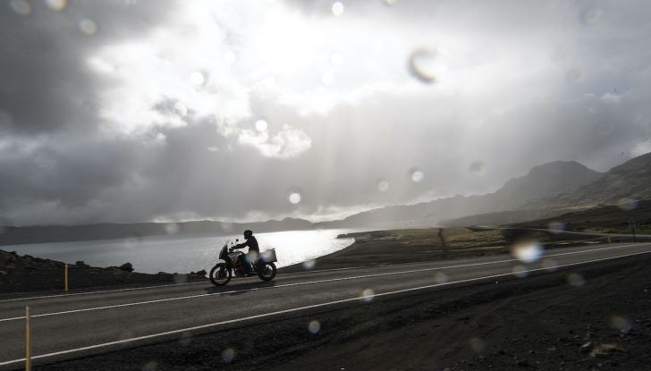 In moto in autunno e con la poggia: come fare - Foto 2 di 8