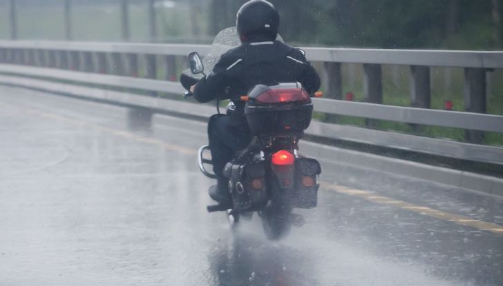 In moto in autunno e con la poggia: come fare - Foto 3 di 8