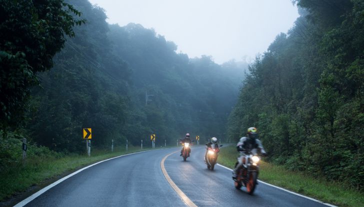 In moto in autunno e con la poggia: come fare - Foto 4 di 8