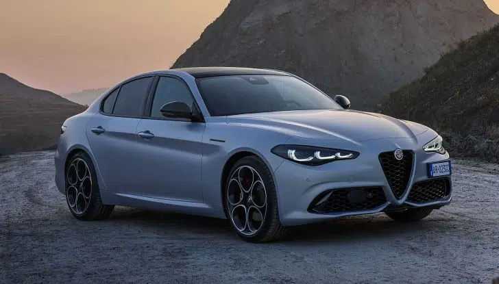 Alfa Romeo Giulia e Stelvio 2023: nuovi fari a LED e ancora più tecnologiche - Foto 1 di 21