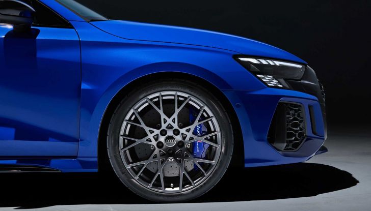 Audi RS3 Performance Edition: 407 CV per 300 km/h in serie limitata a 300 esemplari - Foto 5 di 13
