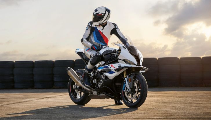 BMW S 1000 RR: tutti gli aggiornamenti del MY2023 - Foto 3 di 9