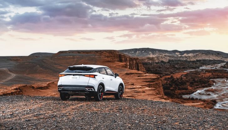 Chery Omoda 5: SUV elettrico da 204 CV e 450 km di autonomia - Foto 8 di 13