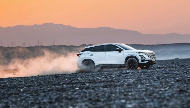 Chery Omoda 5: SUV elettrico da 204 CV e 450 km di autonomia - Foto 7 di 13