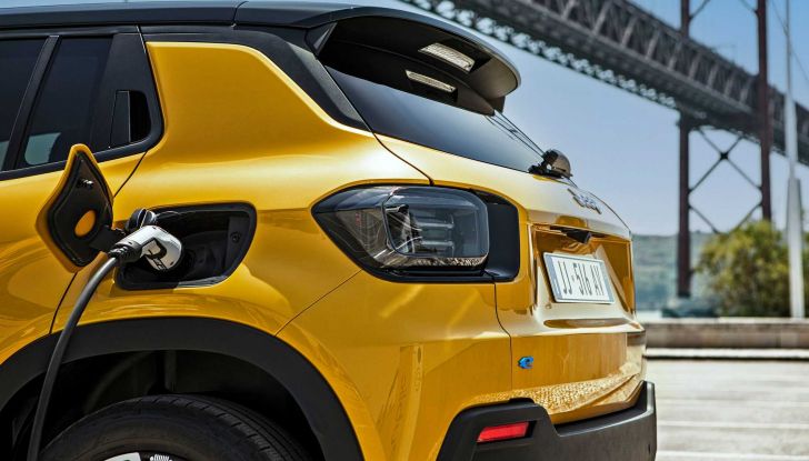 Jeep Avenger: via agli ordini per la versione elettrica, prezzi da 39.500 Euro - Foto 13 di 15