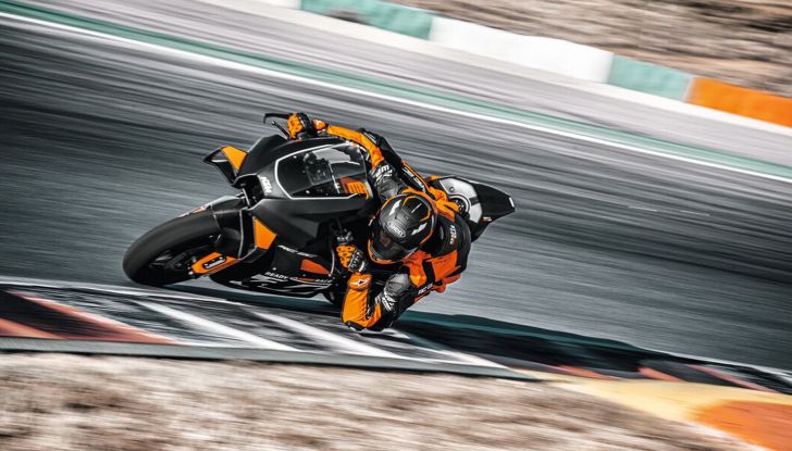 KTM RC 8C 2023: 135 CV per 142 kg di peso per la Superbike austriaca - Foto 3 di 9