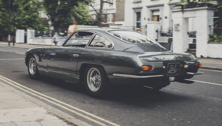 Lamborghini rende omaggio ai Beatles con la 400 GT 2+2 di “Love Me Do” - Foto 3 di 10