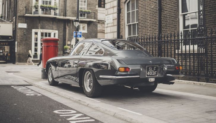 Lamborghini rende omaggio ai Beatles con la 400 GT 2+2 di “Love Me Do” - Foto 4 di 10