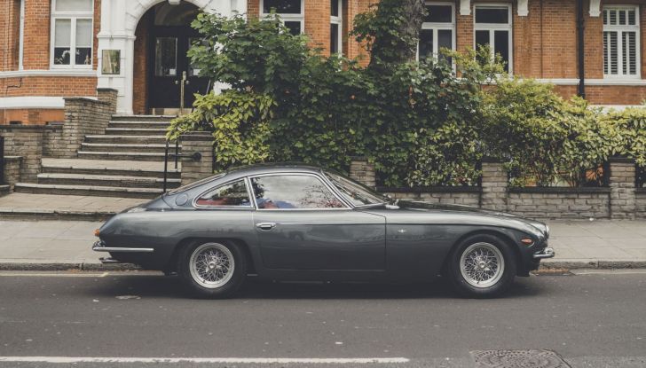 Lamborghini rende omaggio ai Beatles con la 400 GT 2+2 di “Love Me Do” - Foto 6 di 10