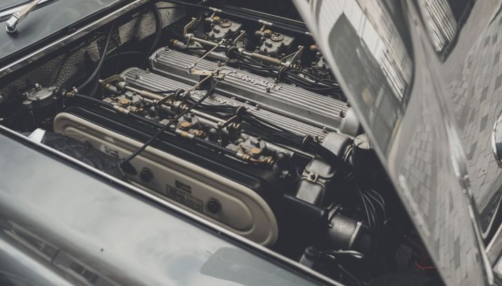 Lamborghini rende omaggio ai Beatles con la 400 GT 2+2 di “Love Me Do” - Foto 9 di 10