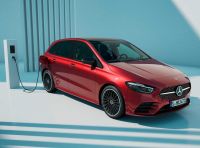 Mercedes Classe B 2023: più ibrida e sportiva con il restyling di metà carriera