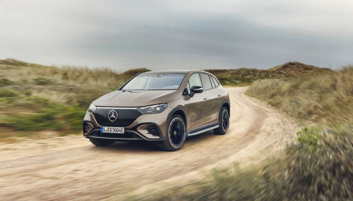 Mercedes EQE SUV: la berlina elettrica diventa ancora più grande e spaziosa - Foto 4 di 10