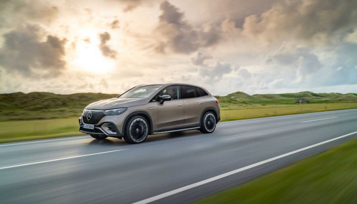 Mercedes EQE SUV: la berlina elettrica diventa ancora più grande e spaziosa - Foto 5 di 10