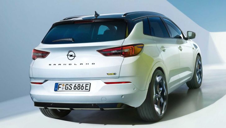 Opel Grandland GSe: il SUV ibrido plug-in si “incattivisce” - Foto 3 di 7