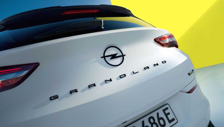 Opel Grandland GSe: il SUV ibrido plug-in si “incattivisce” - Foto 5 di 7