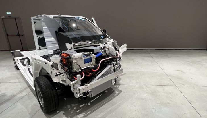 Opel Vivaro-e Hydrogen: il furgone Fuel Cell arriva a 400 km di autonomia - Foto 22 di 22