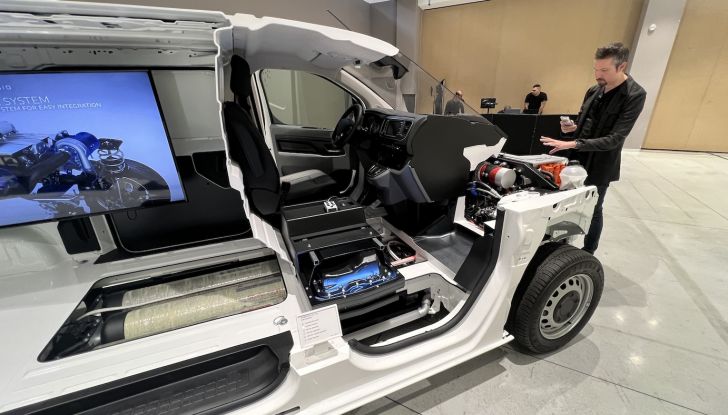 Opel Vivaro-e Hydrogen: il furgone Fuel Cell arriva a 400 km di autonomia - Foto 4 di 22