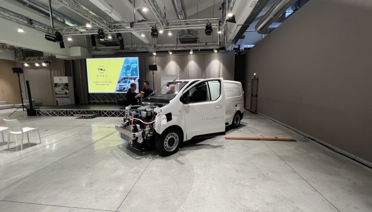 Opel Vivaro-e Hydrogen: il furgone Fuel Cell arriva a 400 km di autonomia - Foto 3 di 22