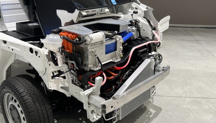 Opel Vivaro-e Hydrogen: il furgone Fuel Cell arriva a 400 km di autonomia - Foto 2 di 22