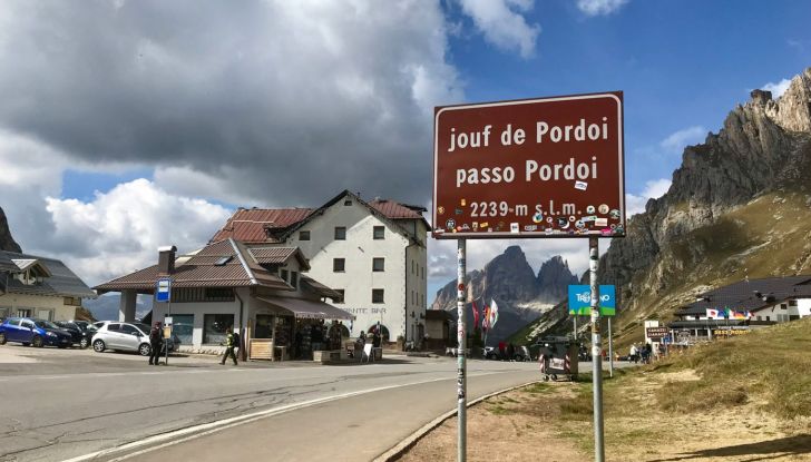Dal 2024 in vigore le ZTL per l’accesso ai Passi delle Dolomiti - Foto 1 di 7