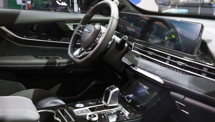 Sportequipe 8: sette posti con l’ibrido plug-in… oppure a GPL - Foto 11 di 12