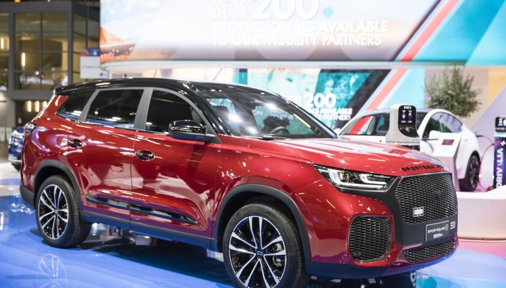 Sportequipe 8: sette posti con l’ibrido plug-in… oppure a GPL - Foto 4 di 12