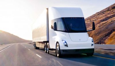 Tesla Semi, via alla produzione: il primo cliente a riceverlo è la Pepsi