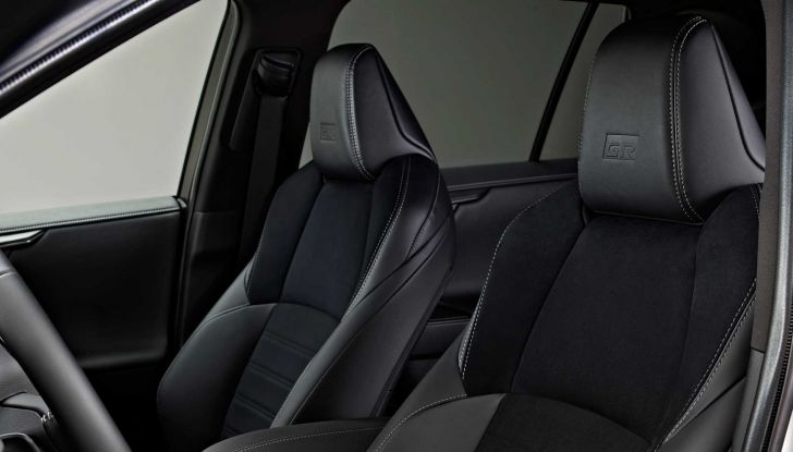 Toyota RAV4 GR Sport: pronta al debutto in Italia con prezzi da 50.300 Euro - Foto 11 di 11