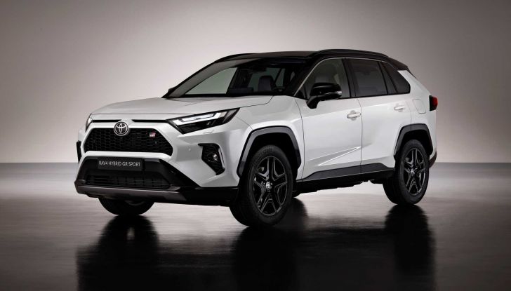 Toyota RAV4 GR Sport: pronta al debutto in Italia con prezzi da 50.300 Euro - Foto 2 di 11
