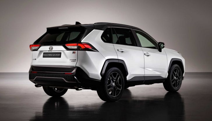 Toyota RAV4 GR Sport: pronta al debutto in Italia con prezzi da 50.300 Euro - Foto 4 di 11