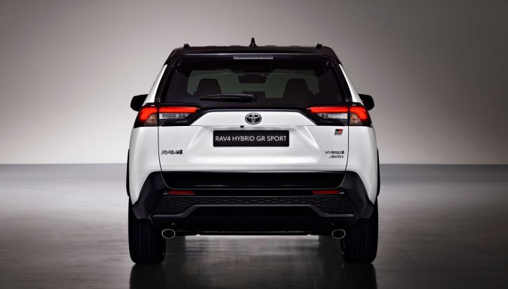 Toyota RAV4 GR Sport: pronta al debutto in Italia con prezzi da 50.300 Euro - Foto 5 di 11