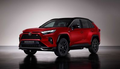 Toyota RAV4 GR Sport: pronta al debutto in Italia con prezzi da 50.300 Euro