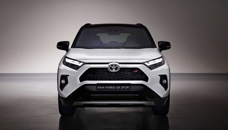 Toyota RAV4 GR Sport: pronta al debutto in Italia con prezzi da 50.300 Euro - Foto 1 di 11