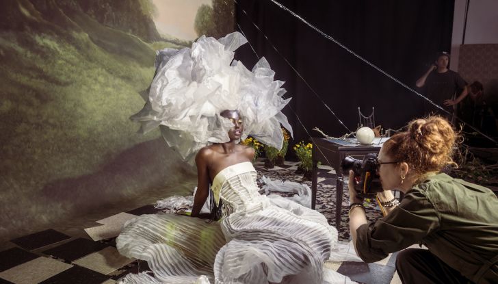 Calendario Pirelli 2023: 28 scatti e 14 modelle - Foto 2 di 39