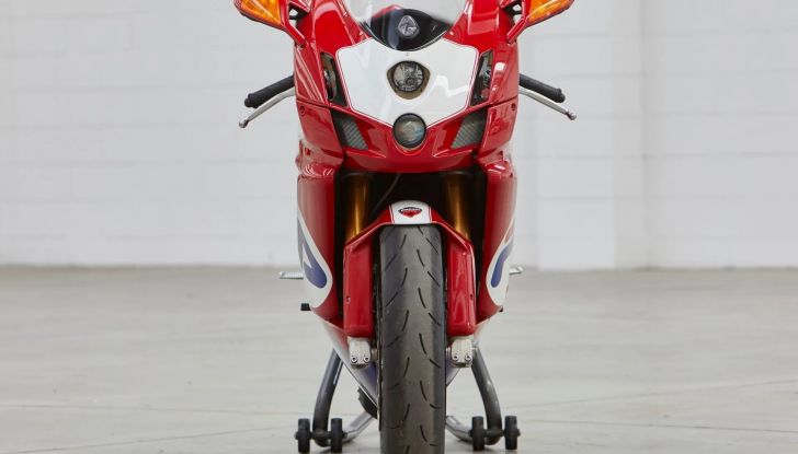 Meglio una Ducati SBK o una McLaren F1 come regalo di Natale? - Foto 11 di 51