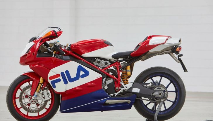 Meglio una Ducati SBK o una McLaren F1 come regalo di Natale? - Foto 14 di 51