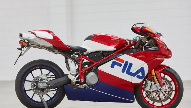 Meglio una Ducati SBK o una McLaren F1 come regalo di Natale? - Foto 15 di 51