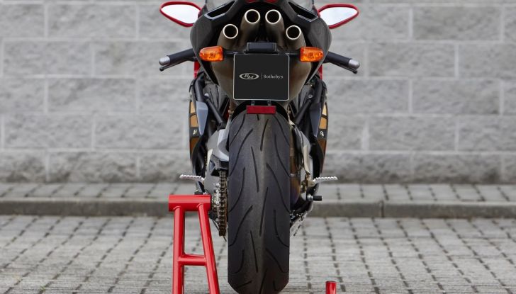 Meglio una Ducati SBK o una McLaren F1 come regalo di Natale? - Foto 24 di 51