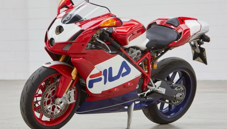 Meglio una Ducati SBK o una McLaren F1 come regalo di Natale? - Foto 9 di 51