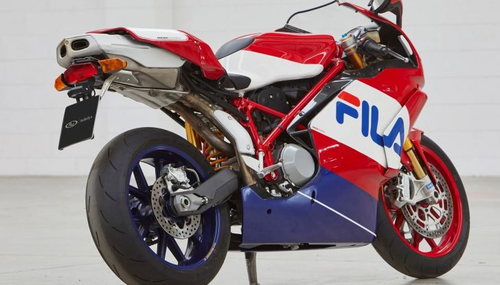 Meglio una Ducati SBK o una McLaren F1 come regalo di Natale? - Foto 10 di 51
