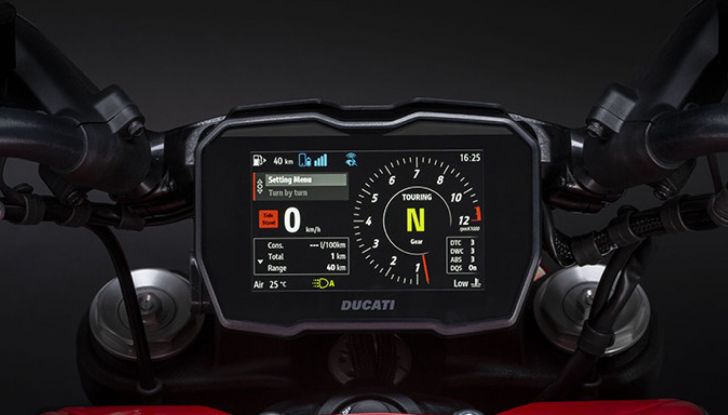Ducati Diavel 2023: dal bicilindrico si passa al V4 da 168 cavalli - Foto 16 di 16