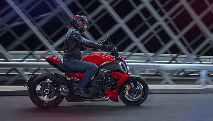 Ducati Diavel 2023: dal bicilindrico si passa al V4 da 168 cavalli - Foto 5 di 16