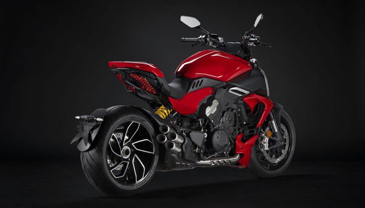 Ducati Diavel 2023: dal bicilindrico si passa al V4 da 168 cavalli - Foto 9 di 16